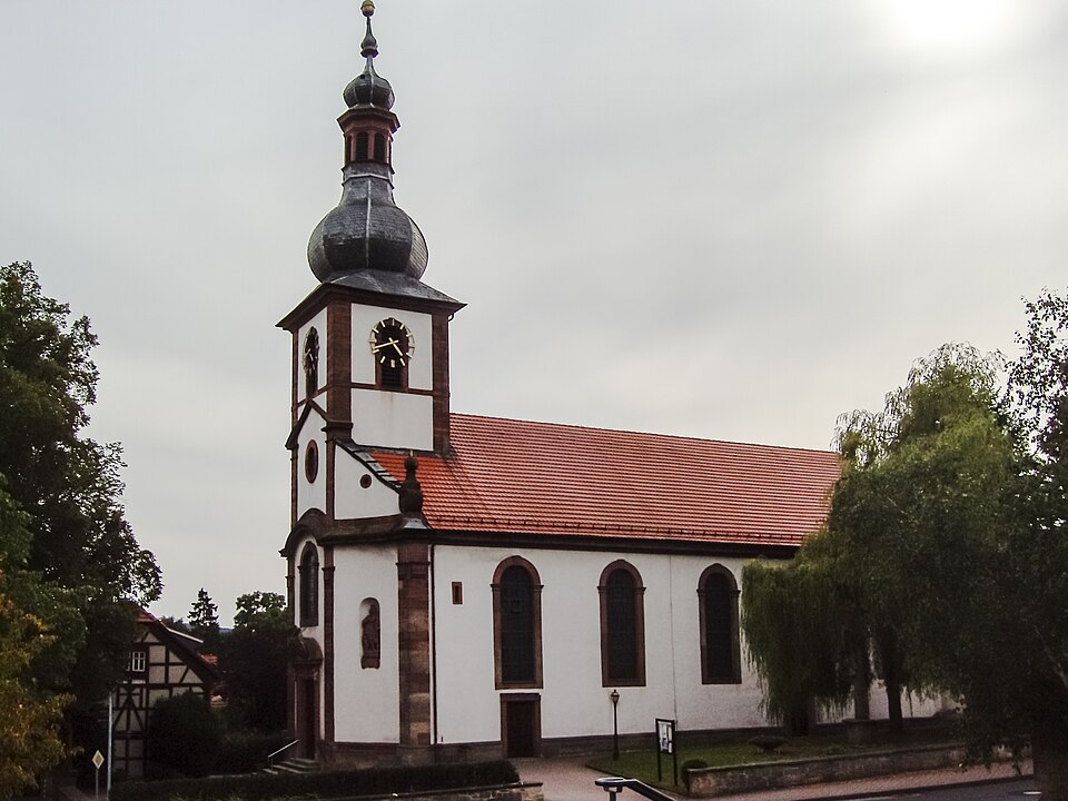 Fenster-Fachbetriebe in Eiterfeld: Katholische St.-Georgs-Kirche – Foto: Marrrci Fenster-Fachbetriebe in Eiterfeld: Katholische St.-Georgs-Kirche