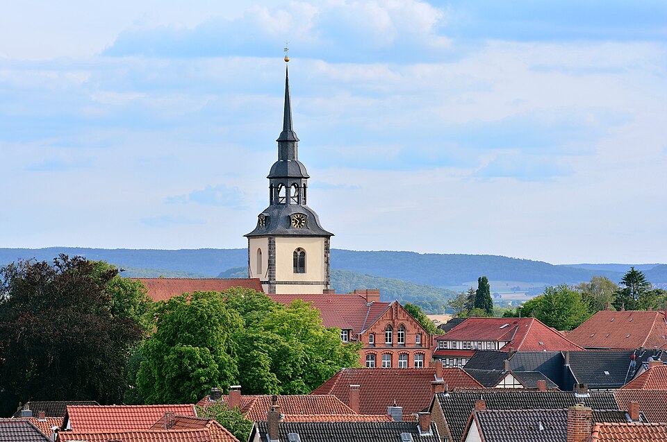 Fenster-Fachbetriebe in Elze: Stadtansicht mit Peter und Paul Kirche – Foto: Phiarc Fenster-Fachbetriebe in Elze: Stadtansicht mit Peter und Paul Kirche