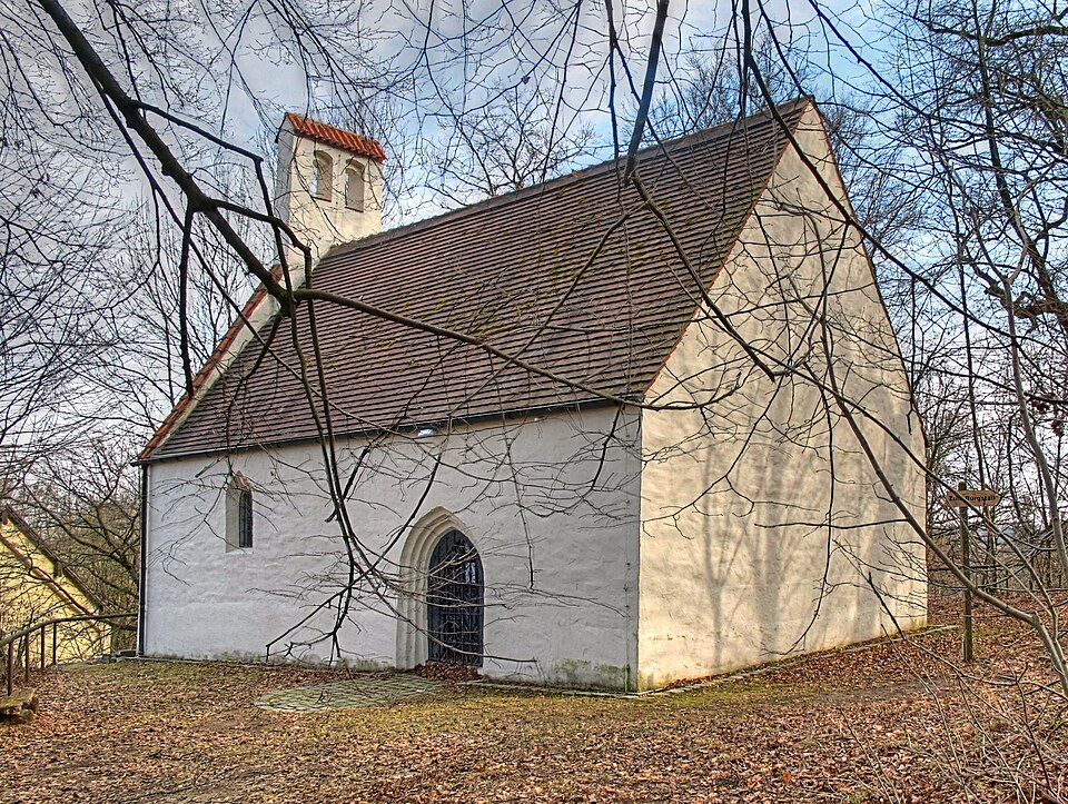 Fenster-Fachbetriebe in Emmering: Sankt Georgs Kapelle – Foto: Richard Huber Fenster-Fachbetriebe in Emmering: Sankt Georgs Kapelle