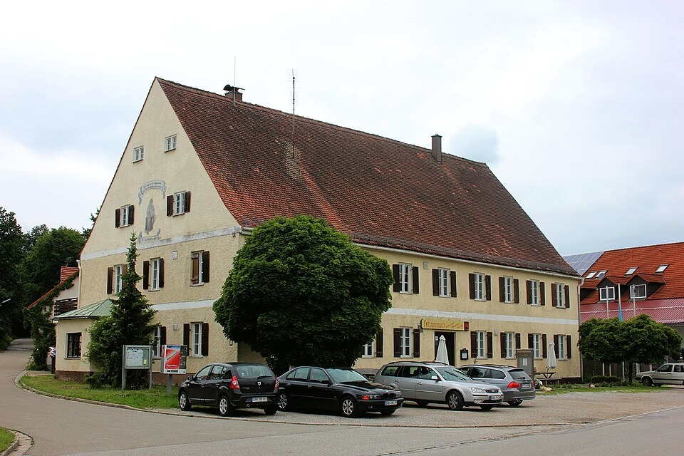 Fenster-Fachbetriebe in Erdweg: Kleinberghofen, ehemaliges Rathaus, jetzt Gaststaette – Foto: Usien Fenster-Fachbetriebe in Erdweg: Kleinberghofen, ehemaliges Rathaus, jetzt Gaststaette