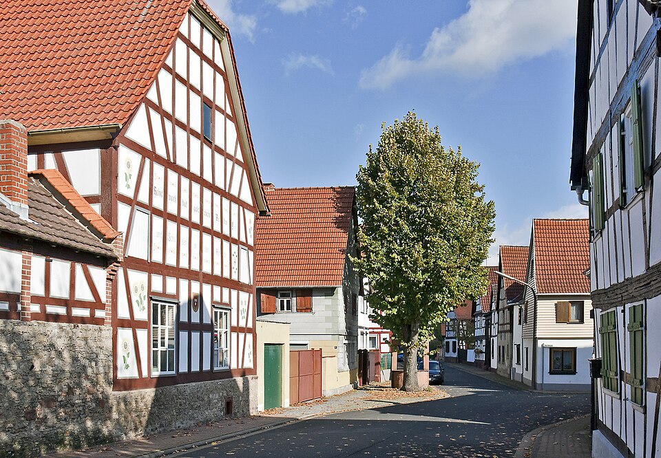 Fenster-Fachbetriebe in Erlensee: Langendiebach Fachwerkhäuser – Foto: Rudolf Stricker Fenster-Fachbetriebe in Erlensee: Langendiebach Fachwerkhäuser