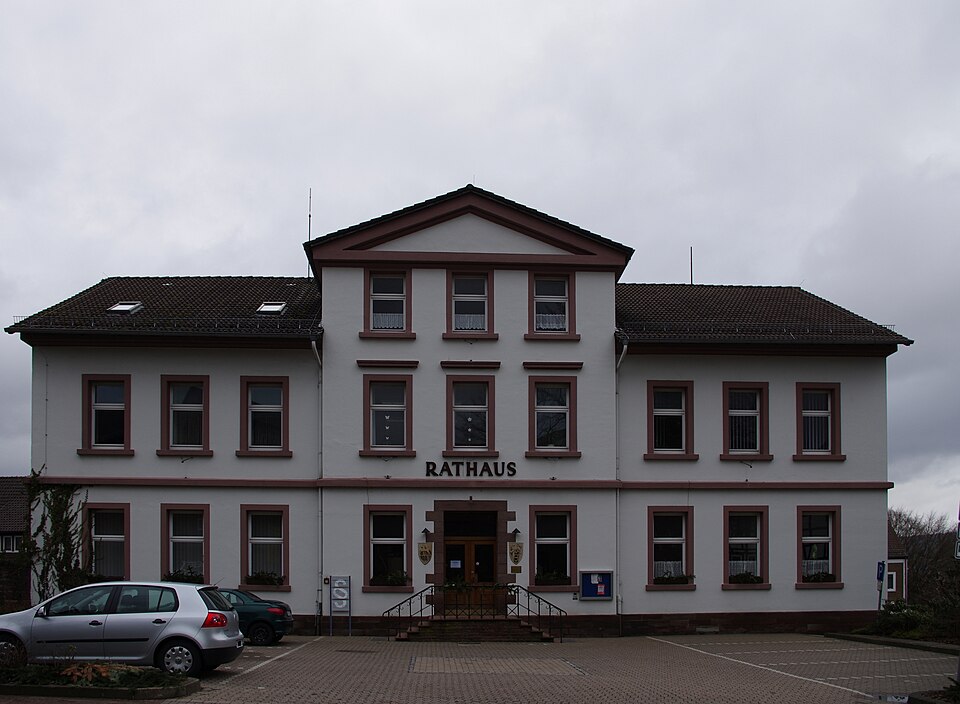 Rathaus in Eschershausen – Fenster-Gurus vermittelt Fachbetriebe in Eschershausen