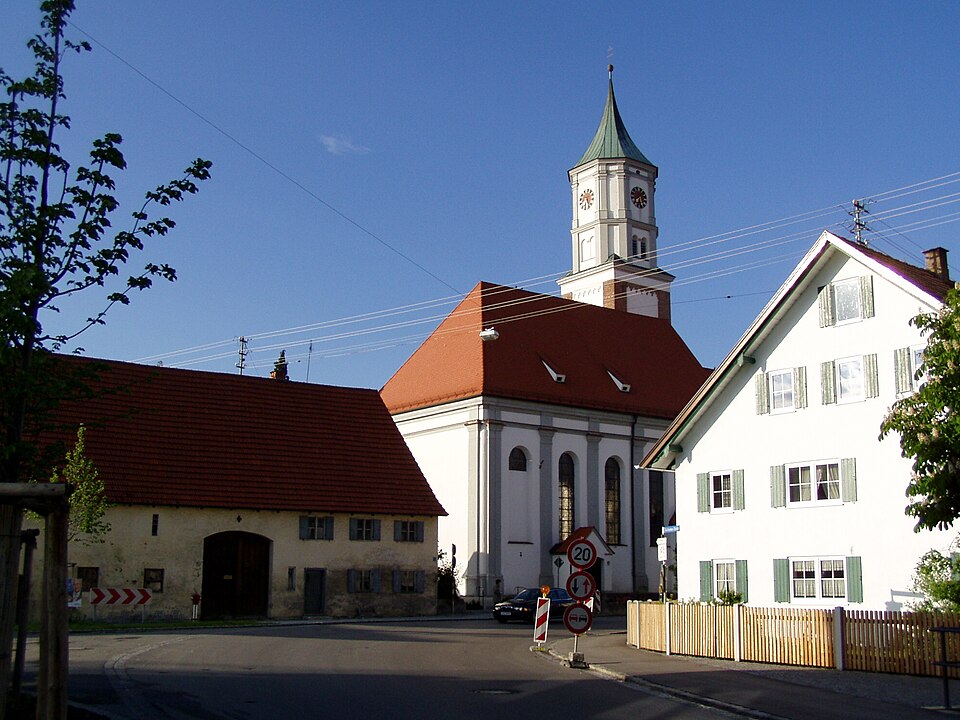 Fenster-Gurus in Ettringen – Kirche (Foto: Flodur63) Kirche in Ettringen – Fenster-Gurus vermittelt Fachbetriebe in Ettringen