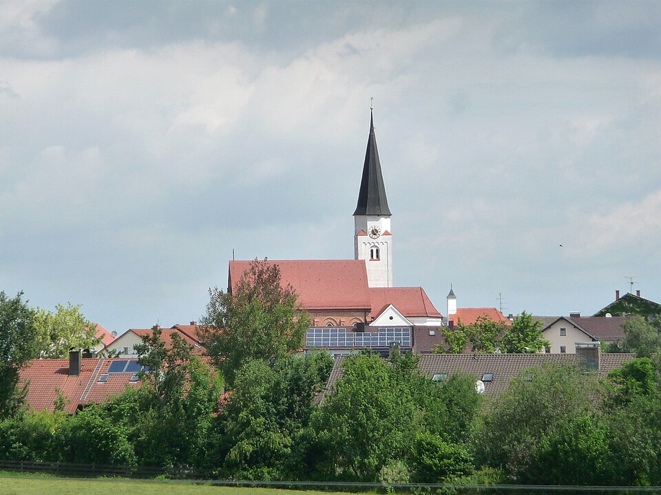 Fenster-Gurus in Falkenberg – Pfarrkirche (Foto: Konrad Lackerbeck) Pfarrkirche in Falkenberg – Fenster-Gurus vermittelt Fachbetriebe in Falkenberg