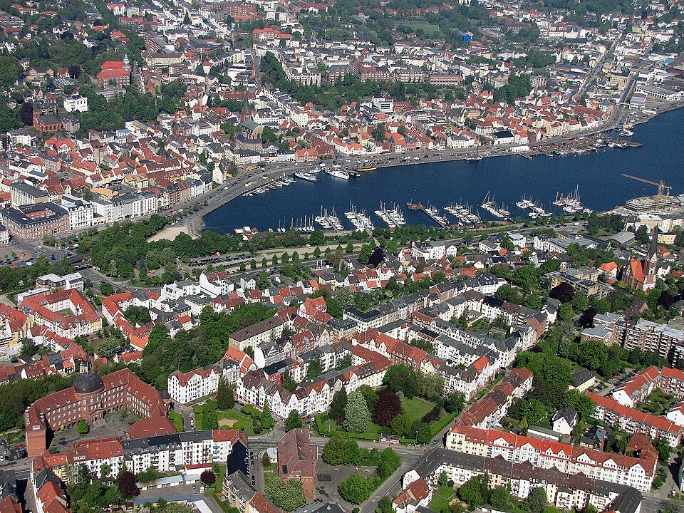 Fenster-Fachbetriebe in Flensburg: Luftbild Schleswig-Holstein Zentrum – Foto: Wolfgang Pehlemann Fenster-Fachbetriebe in Flensburg: Luftbild Schleswig-Holstein Zentrum