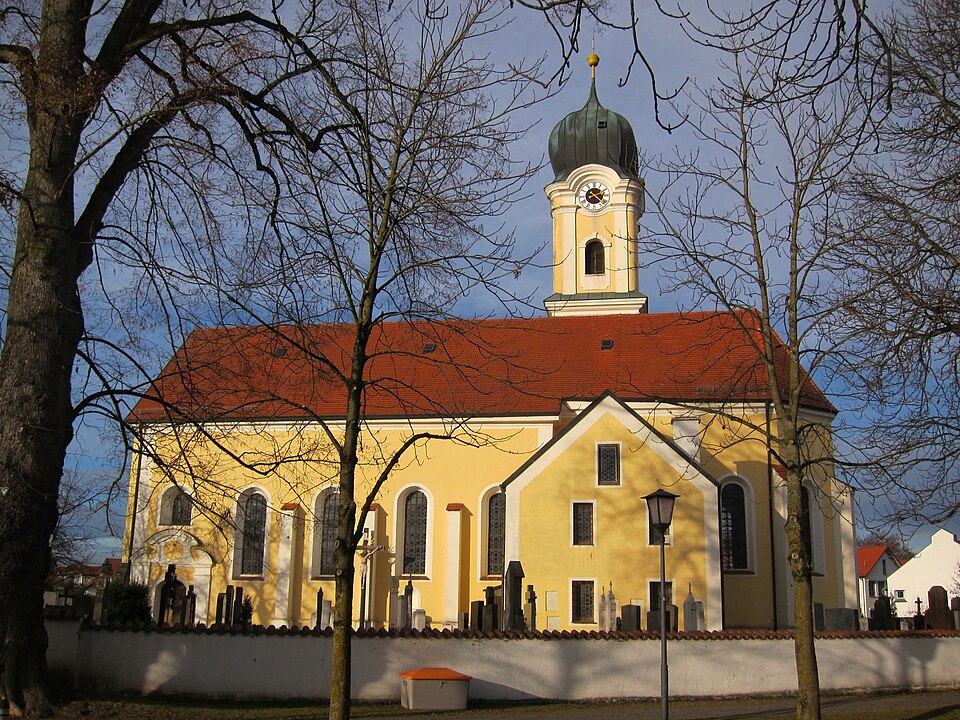Fenster-Gurus in Forstinning – Pfarrkirche (Foto: AHert) Pfarrkirche in Forstinning – Fenster-Gurus vermittelt Fachbetriebe in Forstinning