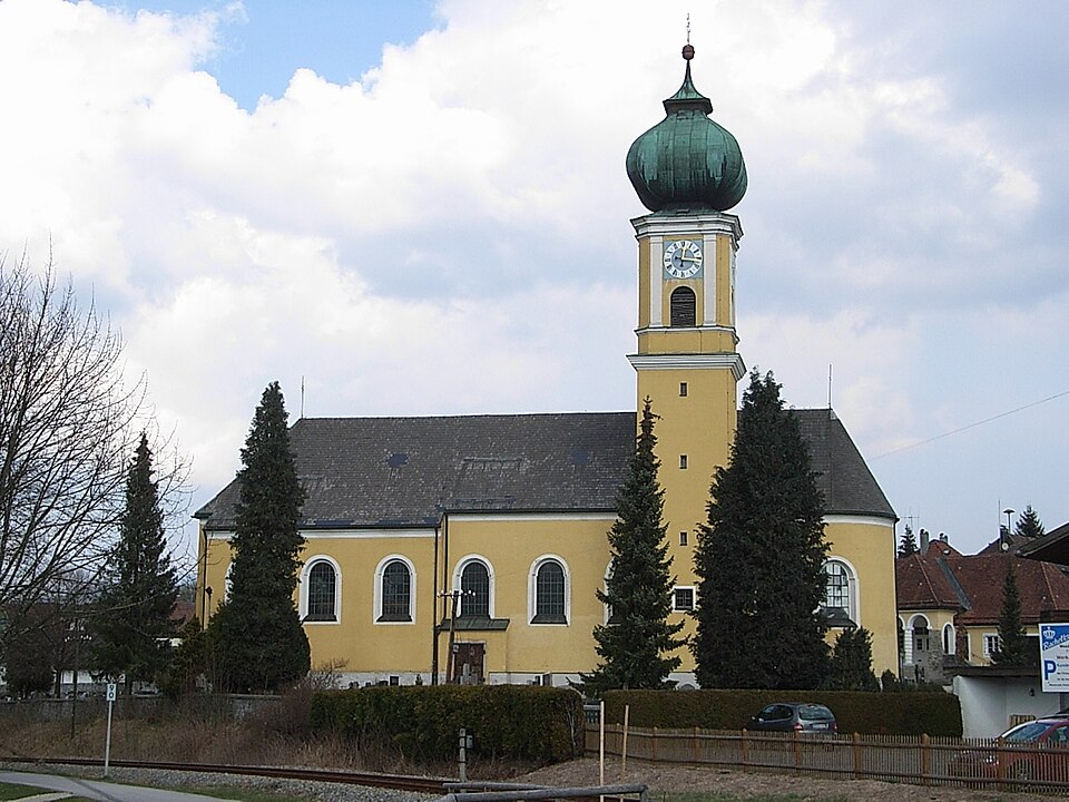 Fenster-Gurus in Frauenau – Pfarrkirche (Foto: Konrad Lackerbeck) Pfarrkirche in Frauenau – Fenster-Gurus vermittelt Fachbetriebe in Frauenau