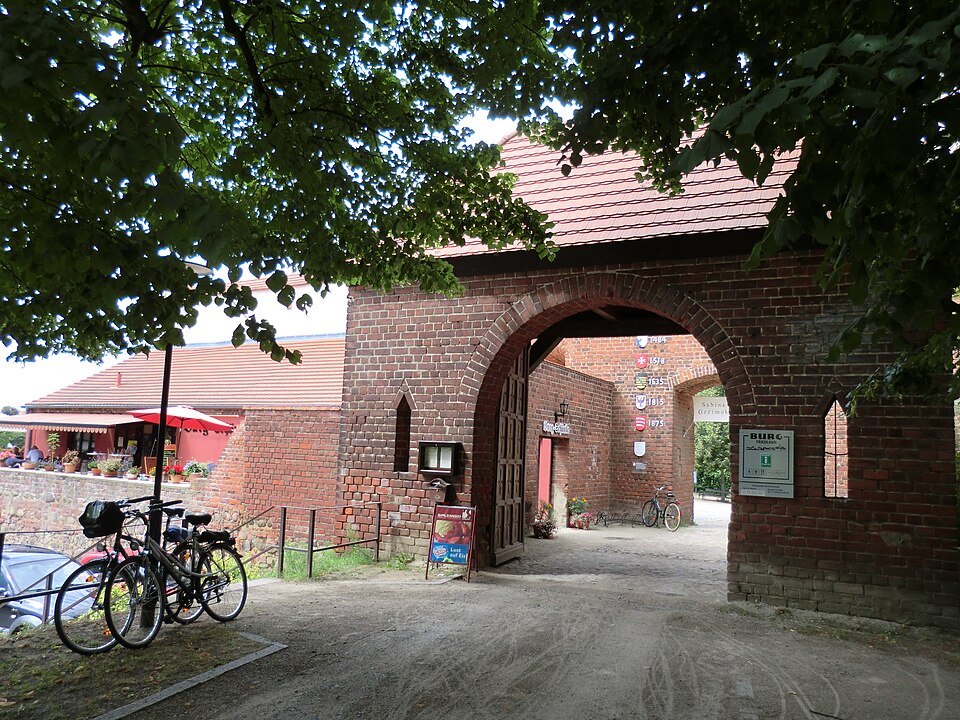 Burg in Friedland – Fenster-Gurus vermittelt Fachbetriebe in Friedland