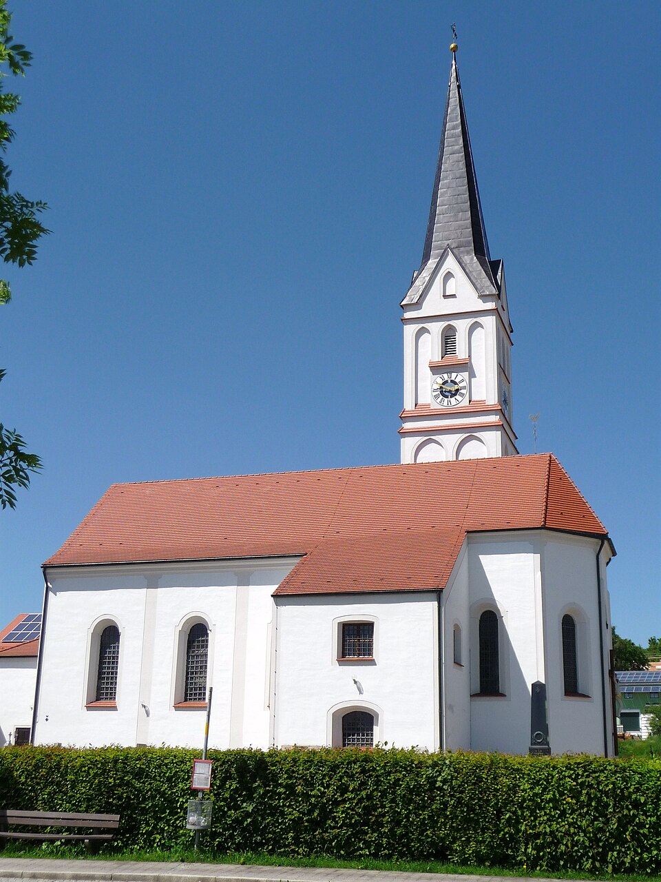 Fenster-Gurus in Furth – Pfarrkirche (Foto: Konrad Lackerbeck) Pfarrkirche in Furth – Fenster-Gurus vermittelt Fachbetriebe in Furth
