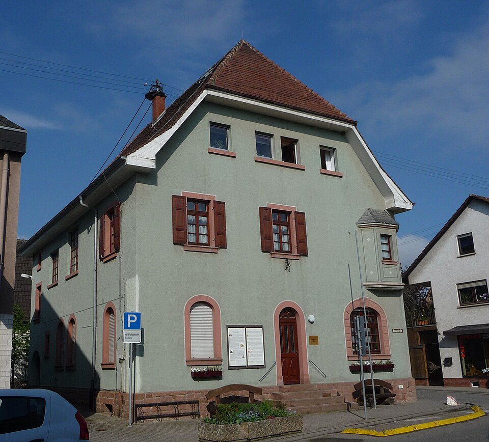 Fenster-Gurus in Fußgönheim – Rathaus (Foto: Immanuel Giel) Rathaus in Fußgönheim – Fenster-Gurus vermittelt Fachbetriebe in Fußgönheim