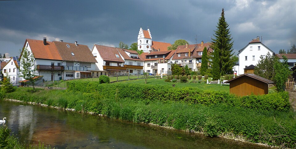 Fenster-Fachbetriebe in Gammertingen: Lauchert mit Stadtansicht und Kirche