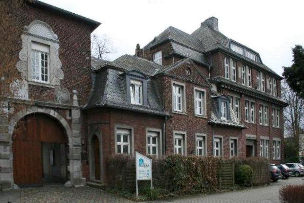 Fenster-Fachbetriebe in Geilenkirchen: Burg, Markt – Foto: Käthe u. Bernd Limburg Fenster-Fachbetriebe in Geilenkirchen: Burg, Markt