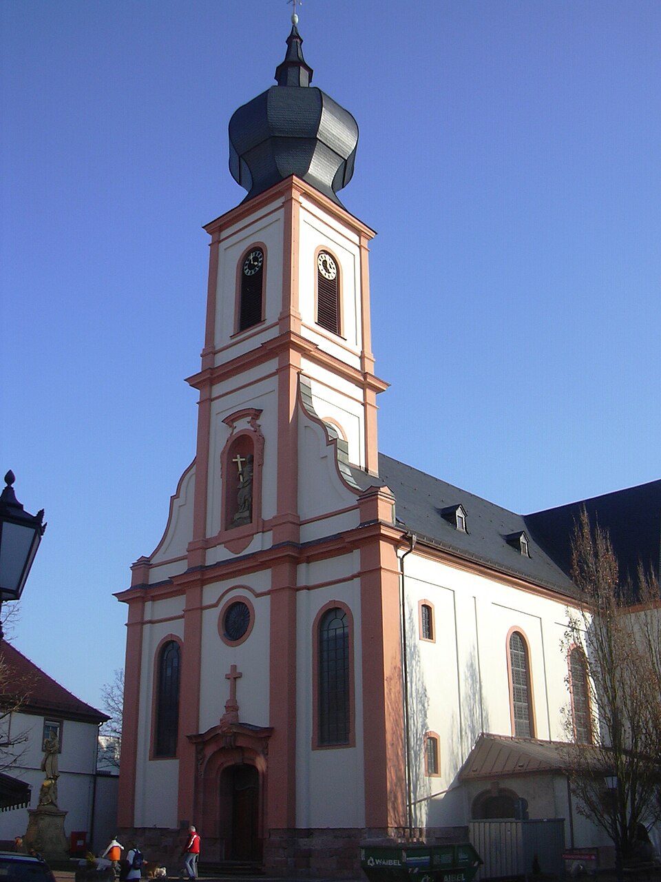 Fenster-Fachbetriebe in Gernsheim: Magdalenenkirche – Foto: Gabriele Delhey Fenster-Fachbetriebe in Gernsheim: Magdalenenkirche