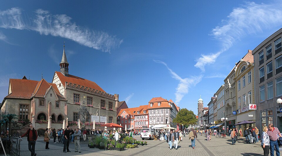 Fenster-Fachbetriebe in Göttingen: Marktplatz – Foto: Daniel Schwen Fenster-Fachbetriebe in Göttingen: Marktplatz