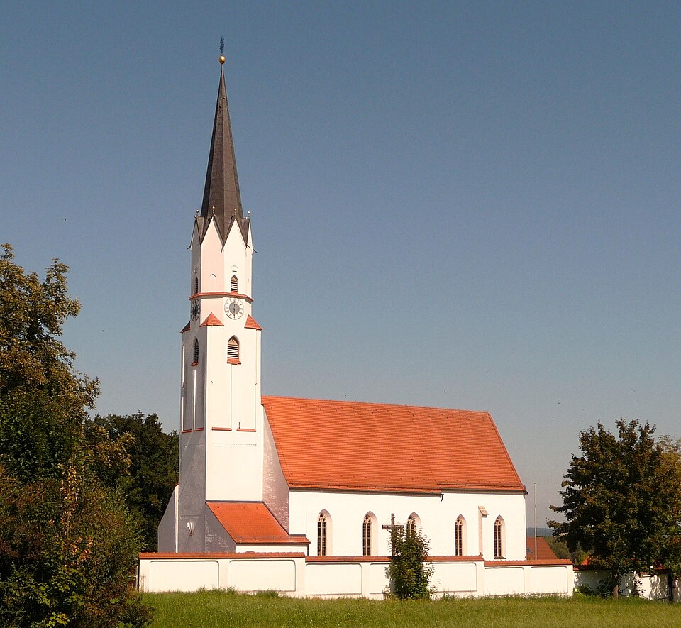 Fenster-Gurus in Gottfrieding – Pfarrkirche (Foto: Konrad Lackerbeck) Pfarrkirche in Gottfrieding – Fenster-Gurus vermittelt Fachbetriebe in Gottfrieding