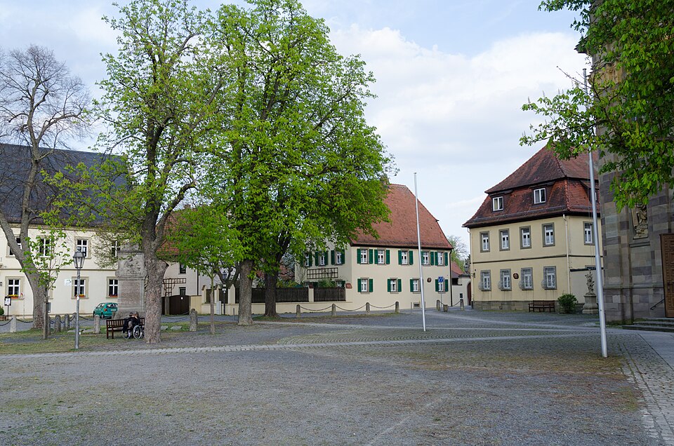 Kirchplatz in Grafenrheinfeld – Fenster-Gurus vermittelt Fachbetriebe in Grafenrheinfeld