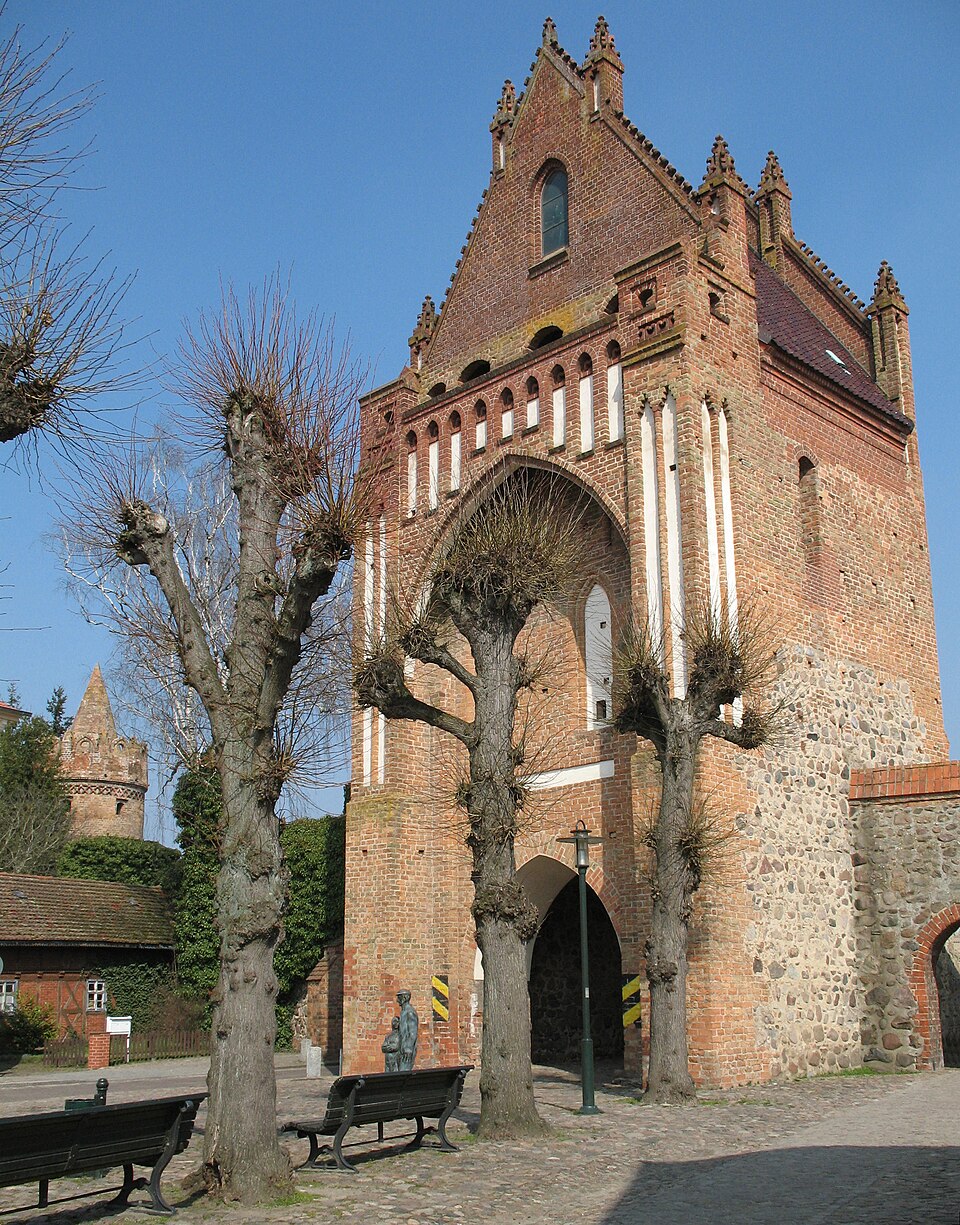 Fenster-Fachbetriebe in Gransee: Pulverturm Ruppiner Tor – Foto: Doris Antony, Berlin Fenster-Fachbetriebe in Gransee: Pulverturm Ruppiner Tor