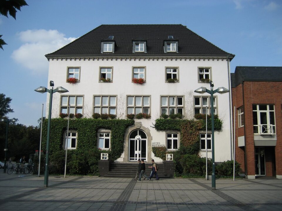 Fenster-Fachbetriebe in Grevenbroich: Rathaus – Foto: Michael Reschke Fenster-Fachbetriebe in Grevenbroich: Rathaus