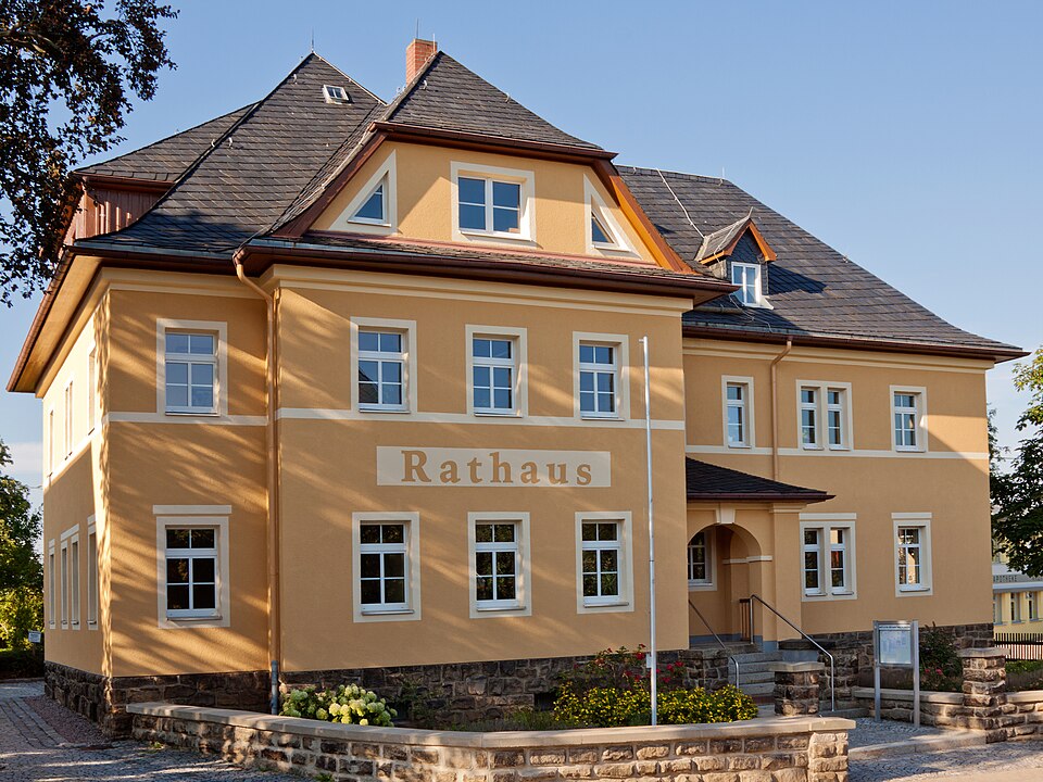 Fenster-Fachbetriebe in Großschirma: Rathaus – Foto: Unukorno Fenster-Fachbetriebe in Großschirma: Rathaus