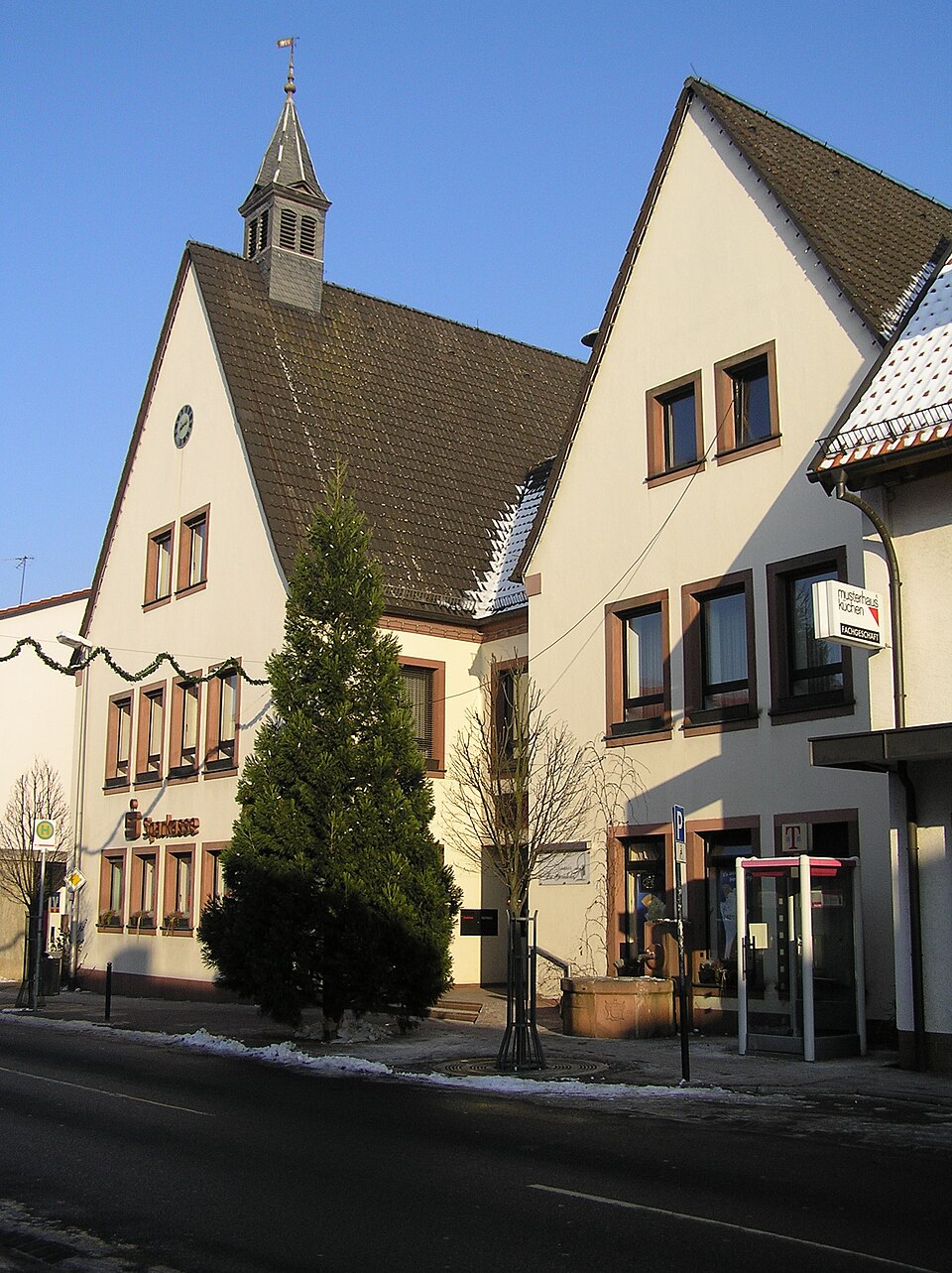 Rathaus in Großwallstadt – Fenster-Gurus vermittelt Fachbetriebe in Großwallstadt