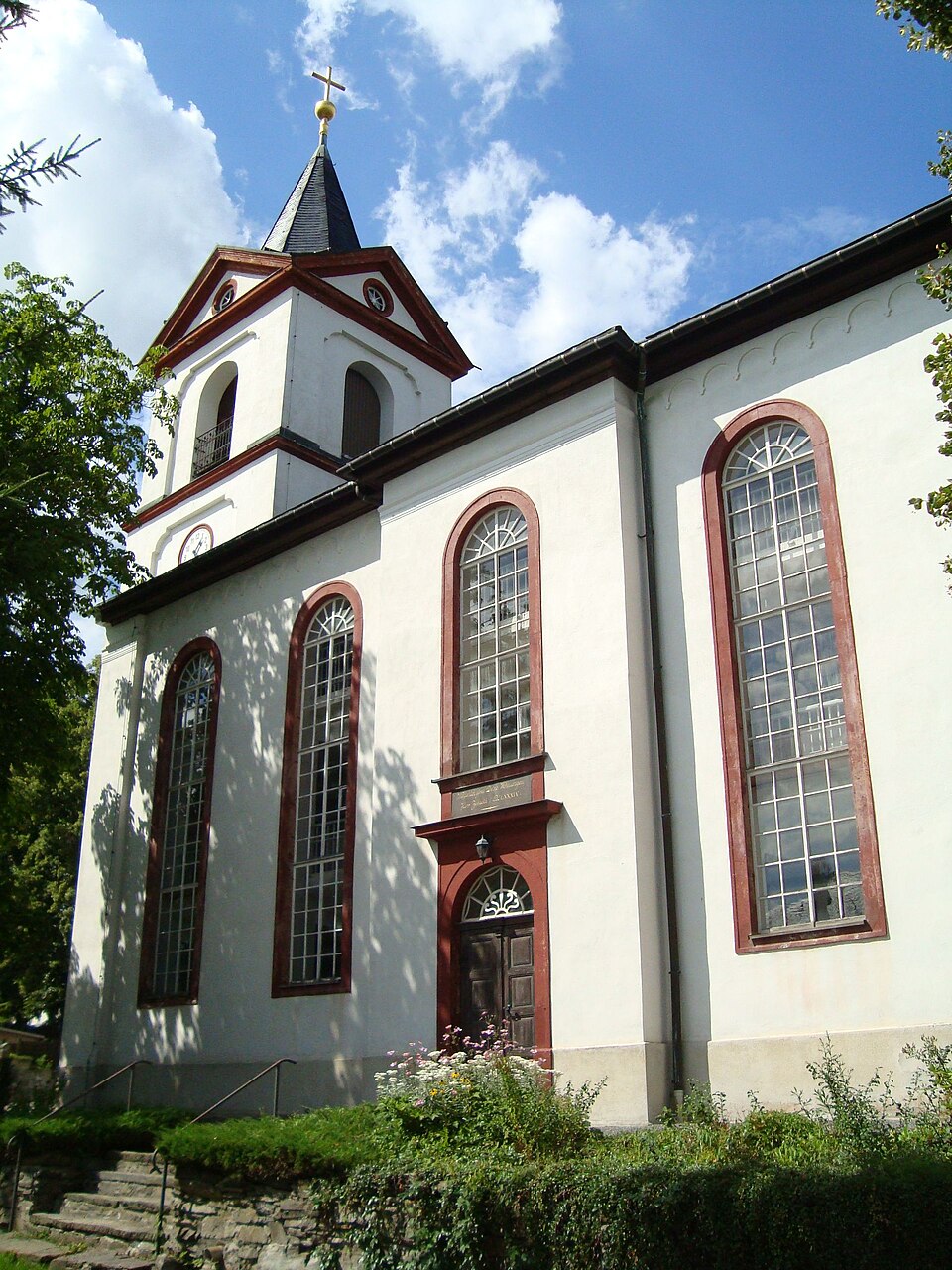 Fenster-Gurus in Grünhainichen – Kirche (Foto: Miebner) Kirche in Grünhainichen – Fenster-Gurus vermittelt Fachbetriebe in Grünhainichen