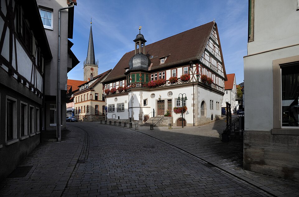 Fenster-Gurus in Grünsfeld – Ansicht von Grünsfeld (Foto: Holger Uwe Schmitt) Fenster-Gurus in Grünsfeld – Ansicht von Grünsfeld