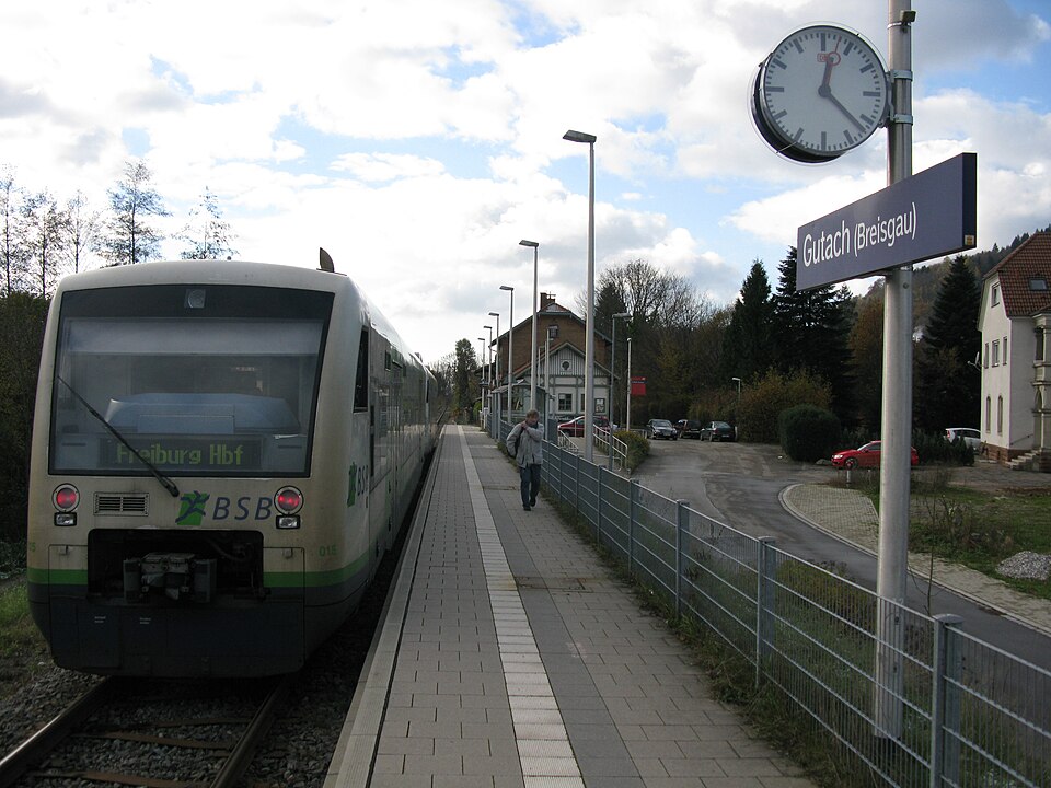 Bahnhof in Gutach im Breisgau – Fenster-Gurus vermittelt Fachbetriebe in Gutach im Breisgau