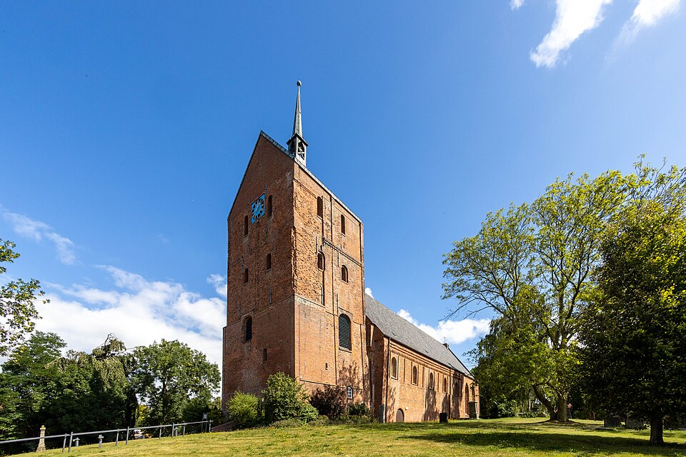 Fenster-Fachbetriebe in Hage: St.-Ansgari-Kirche – Foto: Matthias Süßen Fenster-Fachbetriebe in Hage: St.-Ansgari-Kirche