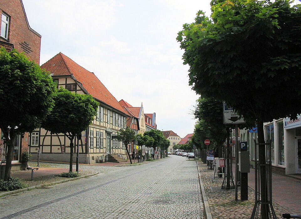 Fenster-Fachbetriebe in Hagenow: Lange Straße – Foto: Niteshift Fenster-Fachbetriebe in Hagenow: Lange Straße
