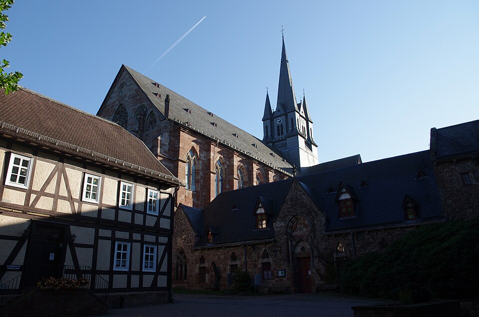 Fenster-Gurus in Haina – Kloster (Foto: Clemensfranz) Kloster in Haina – Fenster-Gurus vermittelt Fachbetriebe in Haina