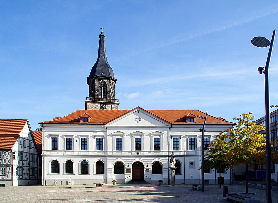 Fenster-Fachbetriebe in Haldensleben I: Rathaus