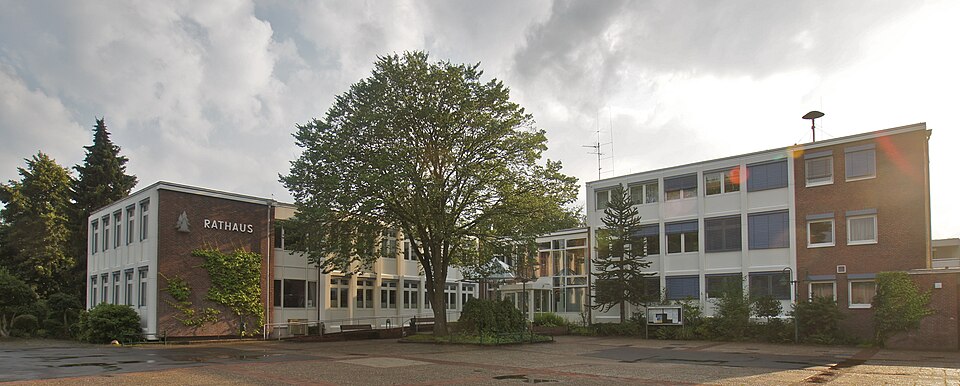 Fenster-Fachbetriebe in Halstenbek: Rathaus