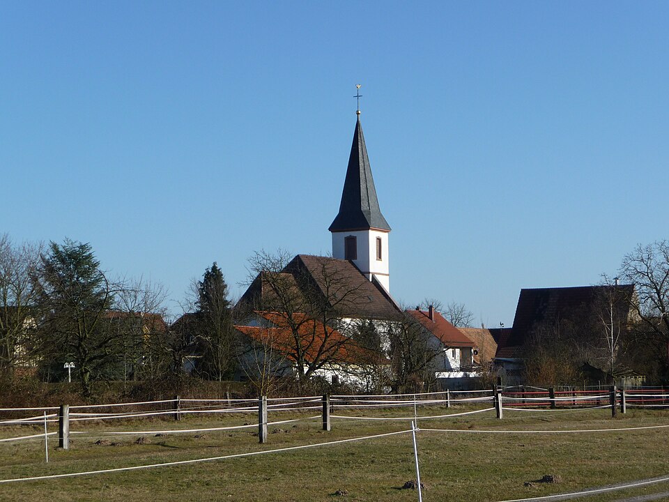 Fenster-Gurus in Hanhofen – Martinskirche (Foto: Immanuel Giel) Martinskirche in Hanhofen – Fenster-Gurus vermittelt Fachbetriebe in Hanhofen