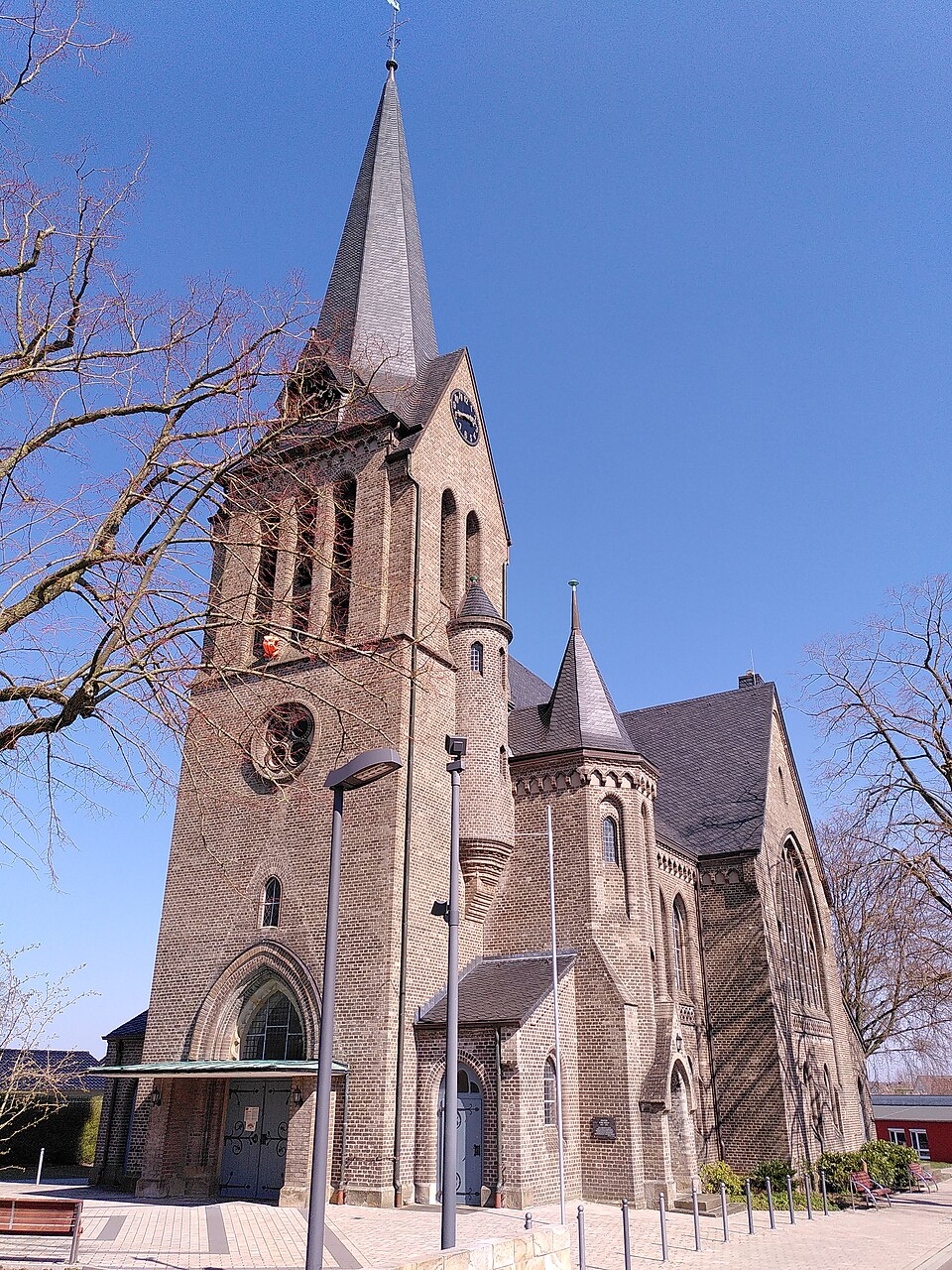 Fenster-Fachbetriebe in Hasbergen: Christuskirche – Foto: Jojeska Fenster-Fachbetriebe in Hasbergen: Christuskirche