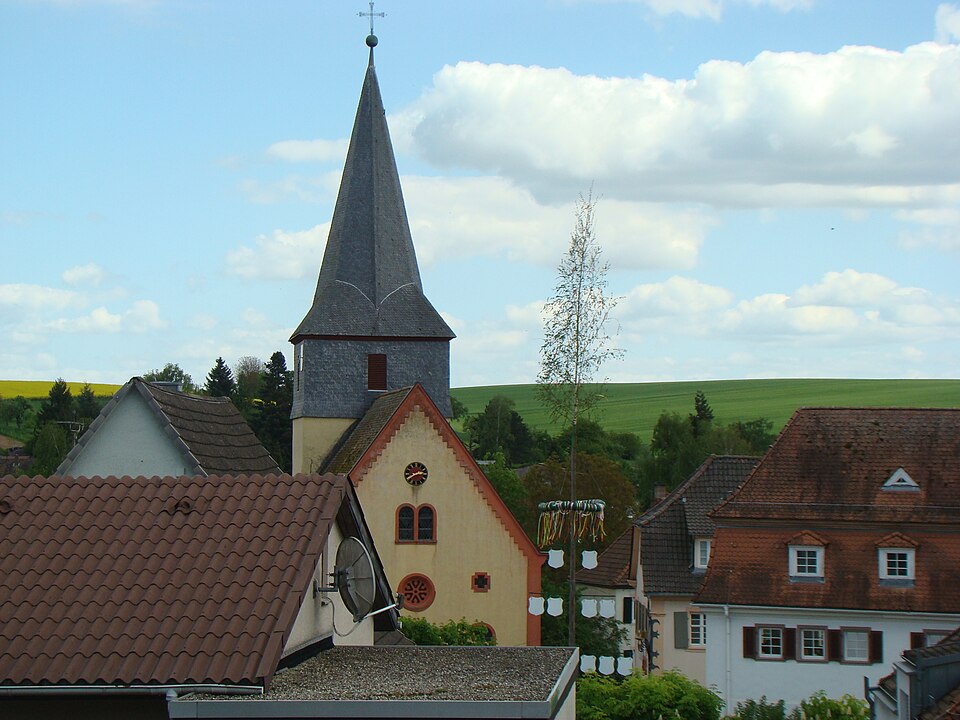 Fenster-Gurus in Helmstadt – Ansicht von Helmstadt (Foto: peter schmelzle) Fenster-Gurus in Helmstadt – Ansicht von Helmstadt
