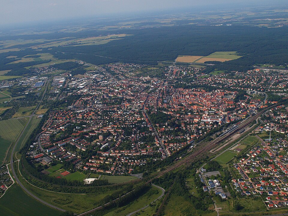 Fenster-Fachbetriebe in Helmstedt: Stadtansicht – Foto: Wolkenkratzer Fenster-Fachbetriebe in Helmstedt: Stadtansicht