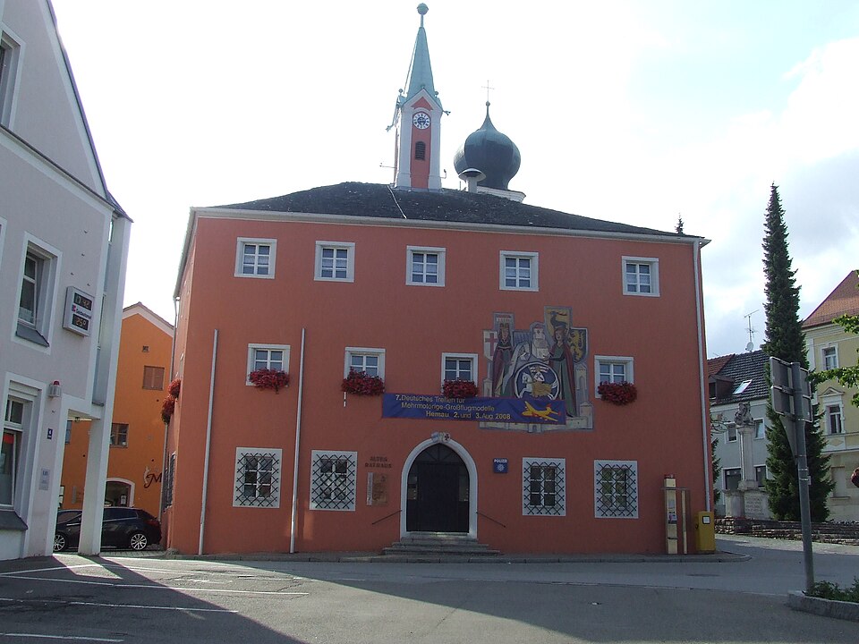 Fenster-Fachbetriebe in Hemau: Oberpfalz, altes Rathaus – Foto: DALIBRI Fenster-Fachbetriebe in Hemau: Oberpfalz, altes Rathaus