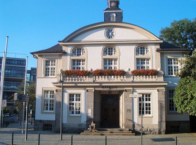 Fenster-Fachbetriebe in Hennef (Sieg): Rathaus