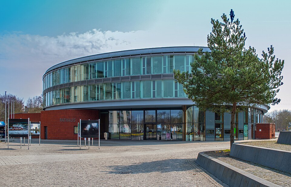 Fenster-Fachbetriebe in Hennigsdorf: Neues Rathaus – Foto: Florian Koppe Fenster-Fachbetriebe in Hennigsdorf: Neues Rathaus