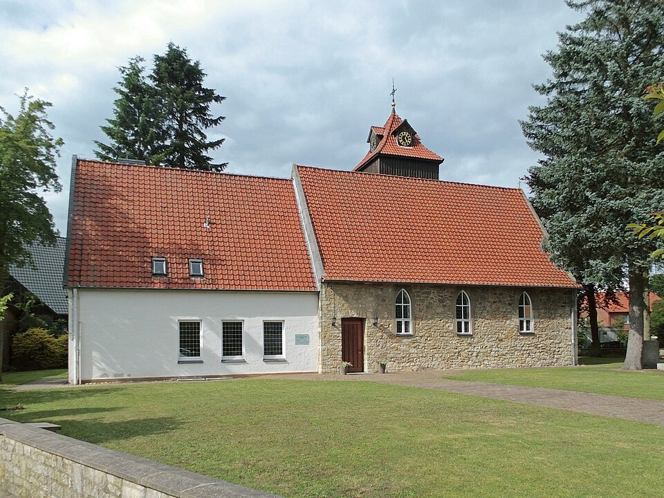 Fenster-Gurus in Hillerse – Kirche (Foto: Kirchenfan) Kirche in Hillerse – Fenster-Gurus vermittelt Fachbetriebe in Hillerse
