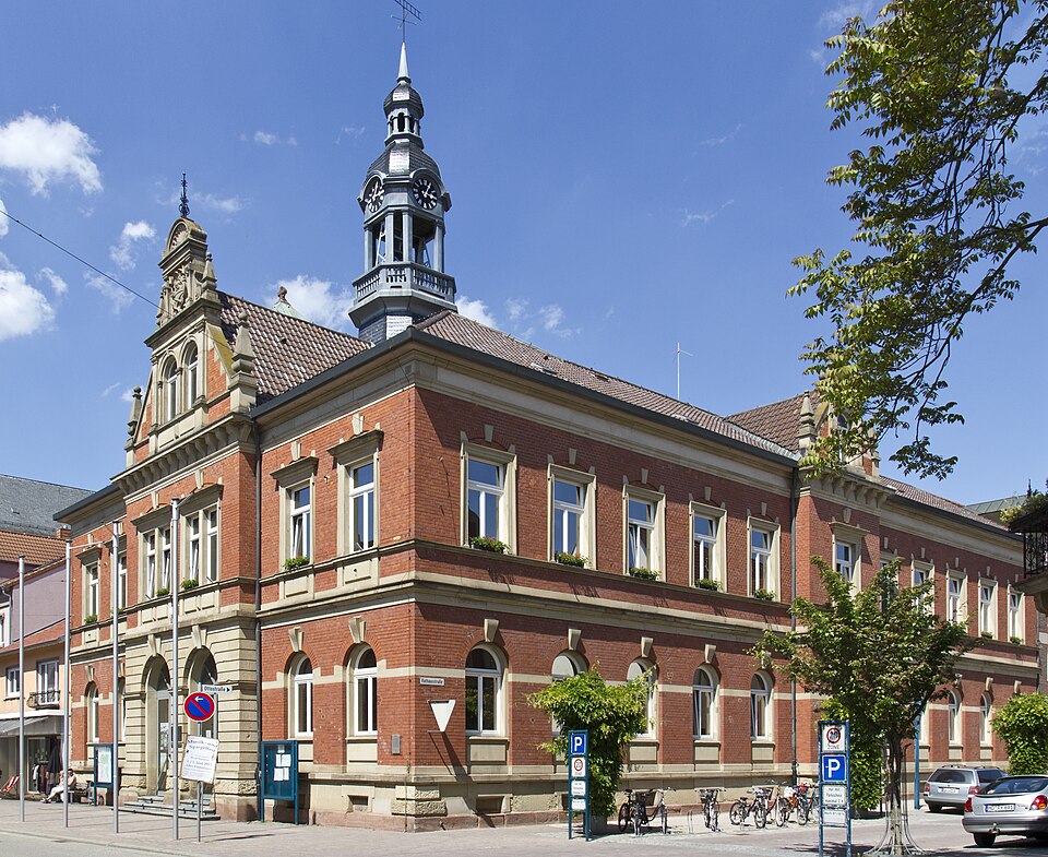 Fenster-Fachbetriebe in Hockenheim: Rathaus