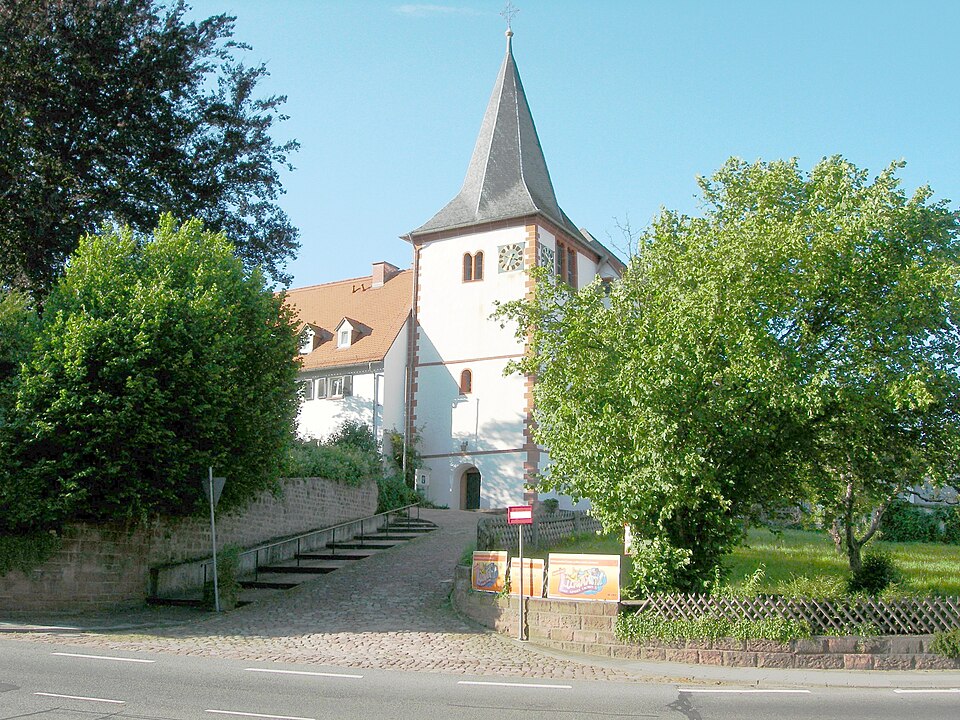 Fenster-Fachbetriebe in Höchst im Odenwald: Alte Kirche – Foto: ThomasPusch Fenster-Fachbetriebe in Höchst im Odenwald: Alte Kirche