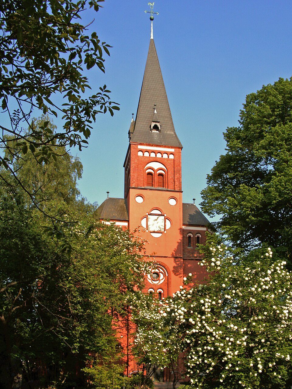 Kirche in Hötensleben – Fenster-Gurus vermittelt Fachbetriebe in Hötensleben