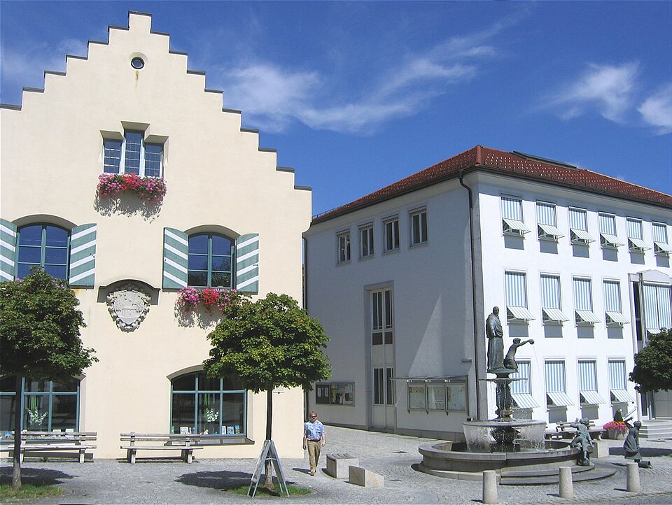 Fenster-Fachbetriebe in Holzkirchen: Marktplatz – Foto: Rufus46 Fenster-Fachbetriebe in Holzkirchen: Marktplatz
