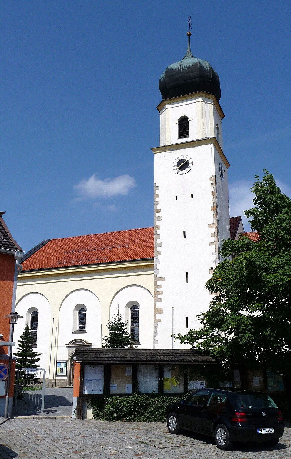 Fenster-Gurus in Iggensbach – Pfarrkirche (Foto: Konrad Lackerbeck) Pfarrkirche in Iggensbach – Fenster-Gurus vermittelt Fachbetriebe in Iggensbach