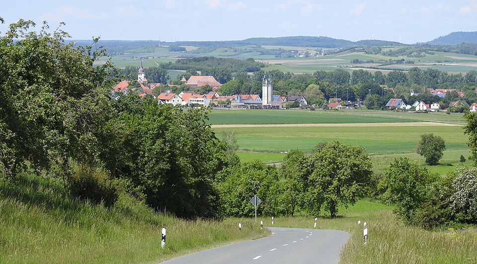Fenster-Gurus in Ipsheim – Ansicht von Ipsheim (Foto: Flodur63) Fenster-Gurus in Ipsheim – Ansicht von Ipsheim