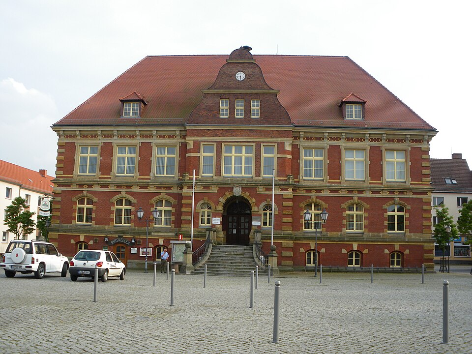 Fenster-Fachbetriebe in Kalawa: Calau Rathaus – Foto: RobertScholz Fenster-Fachbetriebe in Kalawa: Calau Rathaus