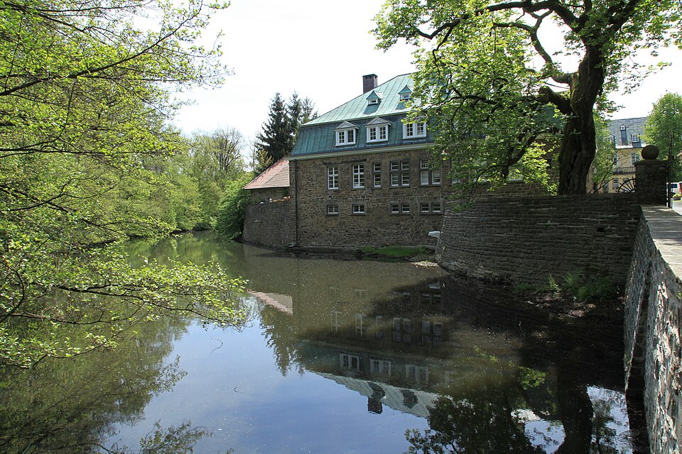 Fenster-Fachbetriebe in Kierspe: Rhadermühle, Alter Mühlenweg, Haus – Foto: Frank Vincentz Fenster-Fachbetriebe in Kierspe: Rhadermühle, Alter Mühlenweg, Haus