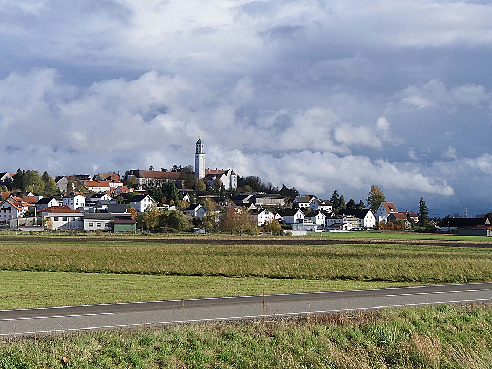 Fenster-Gurus in Kirchheim i. Schw. – Ansicht von Kirchheim i. Schw. (Foto: Flodur63) Fenster-Gurus in Kirchheim i. Schw. – Ansicht von Kirchheim i. Schw.