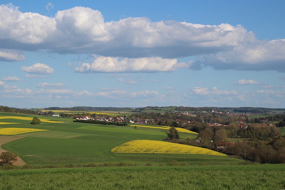 Fenster-Gurus in Kirtorf – Panorama (Foto: Gerold Rosenberg 21:36, 4 May 2016) Panorama in Kirtorf – Fenster-Gurus vermittelt Fachbetriebe in Kirtorf